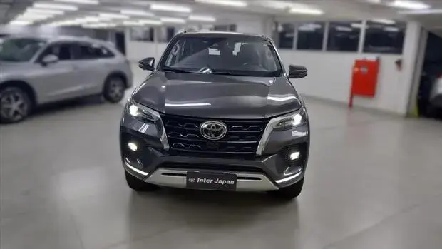 Toyota HILUX SW4 2.8 D-4D TURBO DIESEL SRX 7L 4X4 AUTOMÁTICO