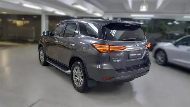 Toyota HILUX SW4 2.8 D-4D TURBO DIESEL SRX 7L 4X4 AUTOMÁTICO
