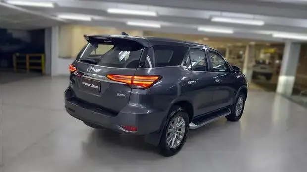 Toyota HILUX SW4 2.8 D-4D TURBO DIESEL SRX 7L 4X4 AUTOMÁTICO