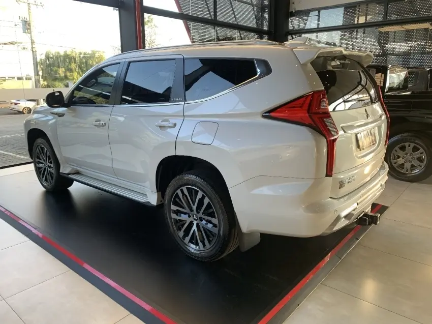 galeria PAJERO SPORT