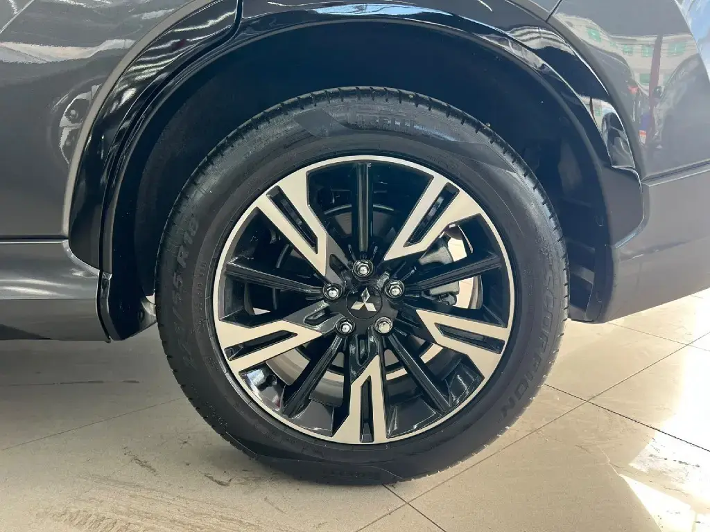 galeria ECLIPSE CROSS