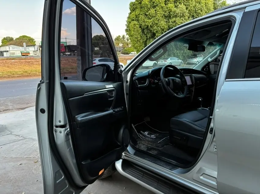 galeria HILUX SW4