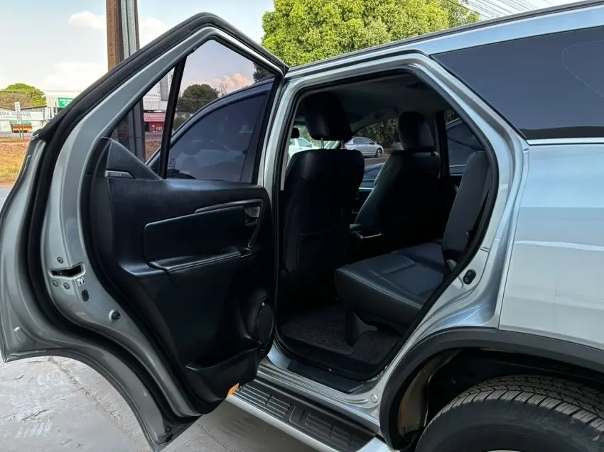galeria HILUX SW4