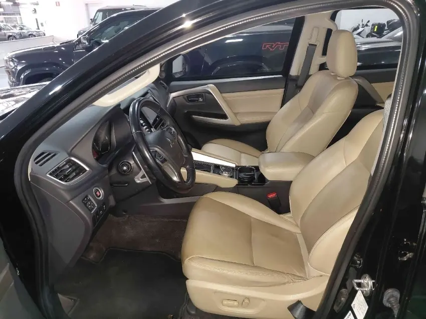 galeria PAJERO SPORT