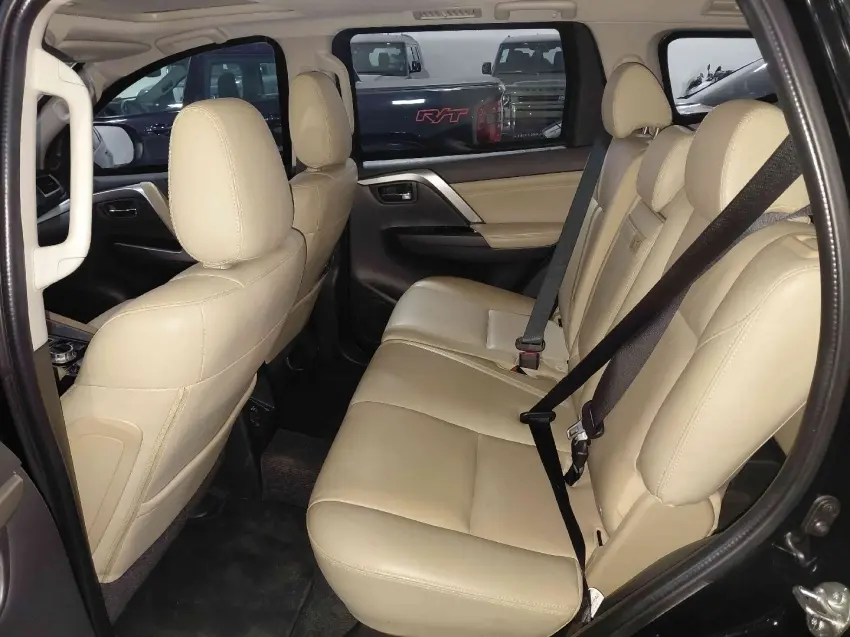 galeria PAJERO SPORT