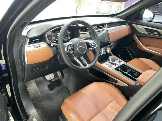 Jaguar F-Pace 2.0 R-Dynamic SE 404cv (Híbrido)