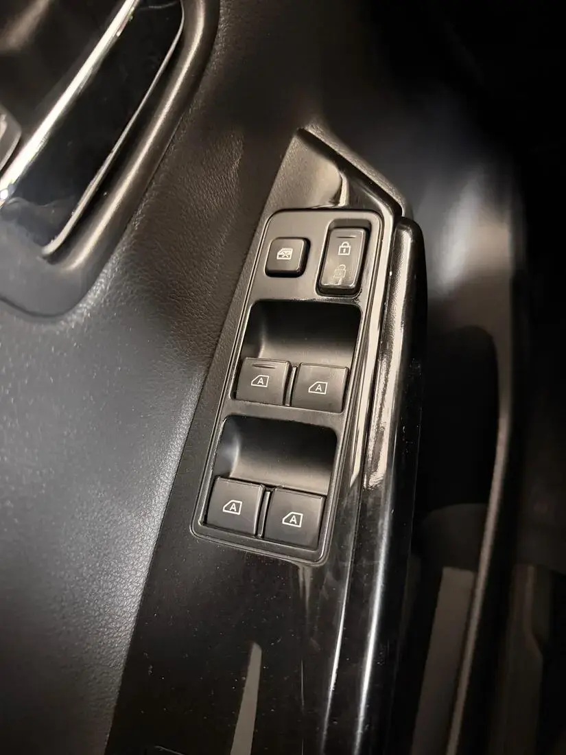 galeria MITSUBISHI PAJERO SPORT LEGEND