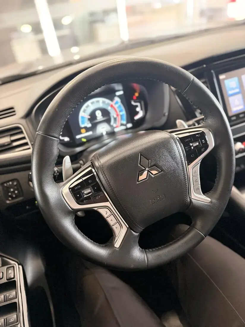 galeria MITSUBISHI PAJERO SPORT LEGEND