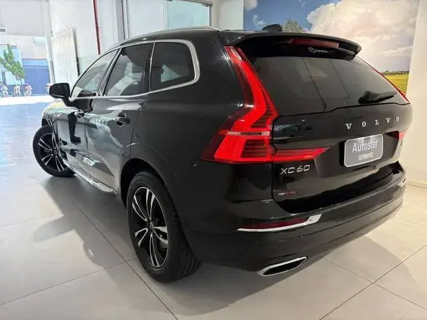Volvo XC60 Momentum T8 2.0 Hybrid AWD (Aut)