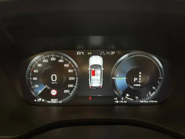 Volvo XC60 Momentum T8 2.0 Hybrid AWD (Aut)