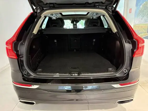 Volvo XC60 Momentum T8 2.0 Hybrid AWD (Aut)