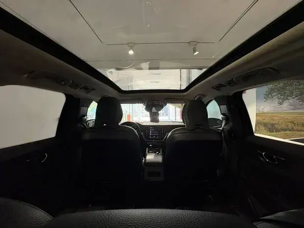 Volvo XC60 Momentum T8 2.0 Hybrid AWD (Aut)