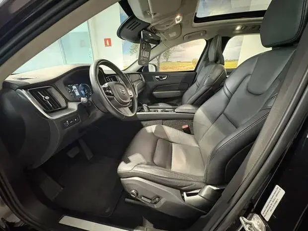 Volvo XC60 Momentum T8 2.0 Hybrid AWD (Aut)