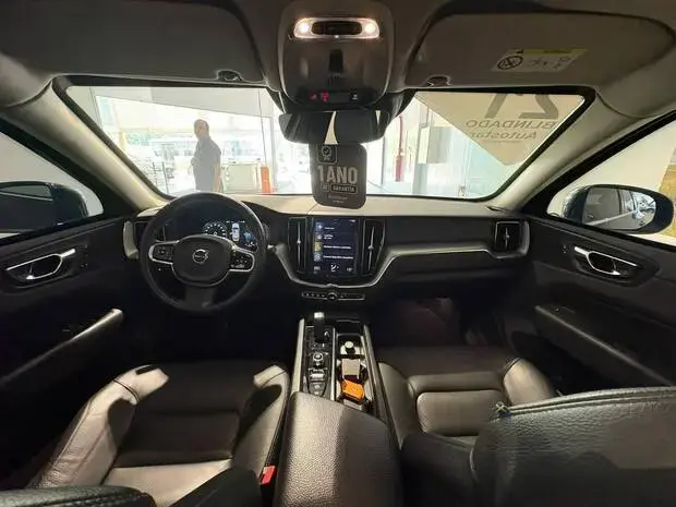Volvo XC60 Momentum T8 2.0 Hybrid AWD (Aut)