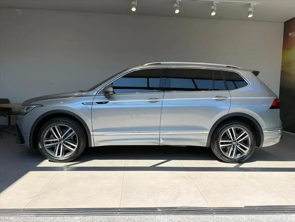 Tiguan 2.0 300 Tsi Gasolina Allspace R-Line Automático