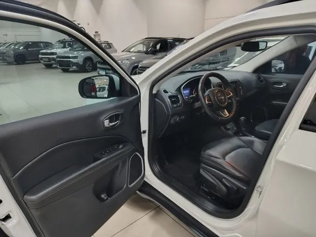 Jeep COMPASS 2.0 16V DIESEL LONGITUDE 4X4 AUTOMÁTICO