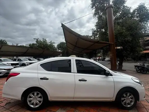 Nissan VERSA 1.6 16V FLEXSTART V-DRIVE SPECIAL EDITION XTRONIC