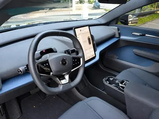 Volvo EX30 Core E60