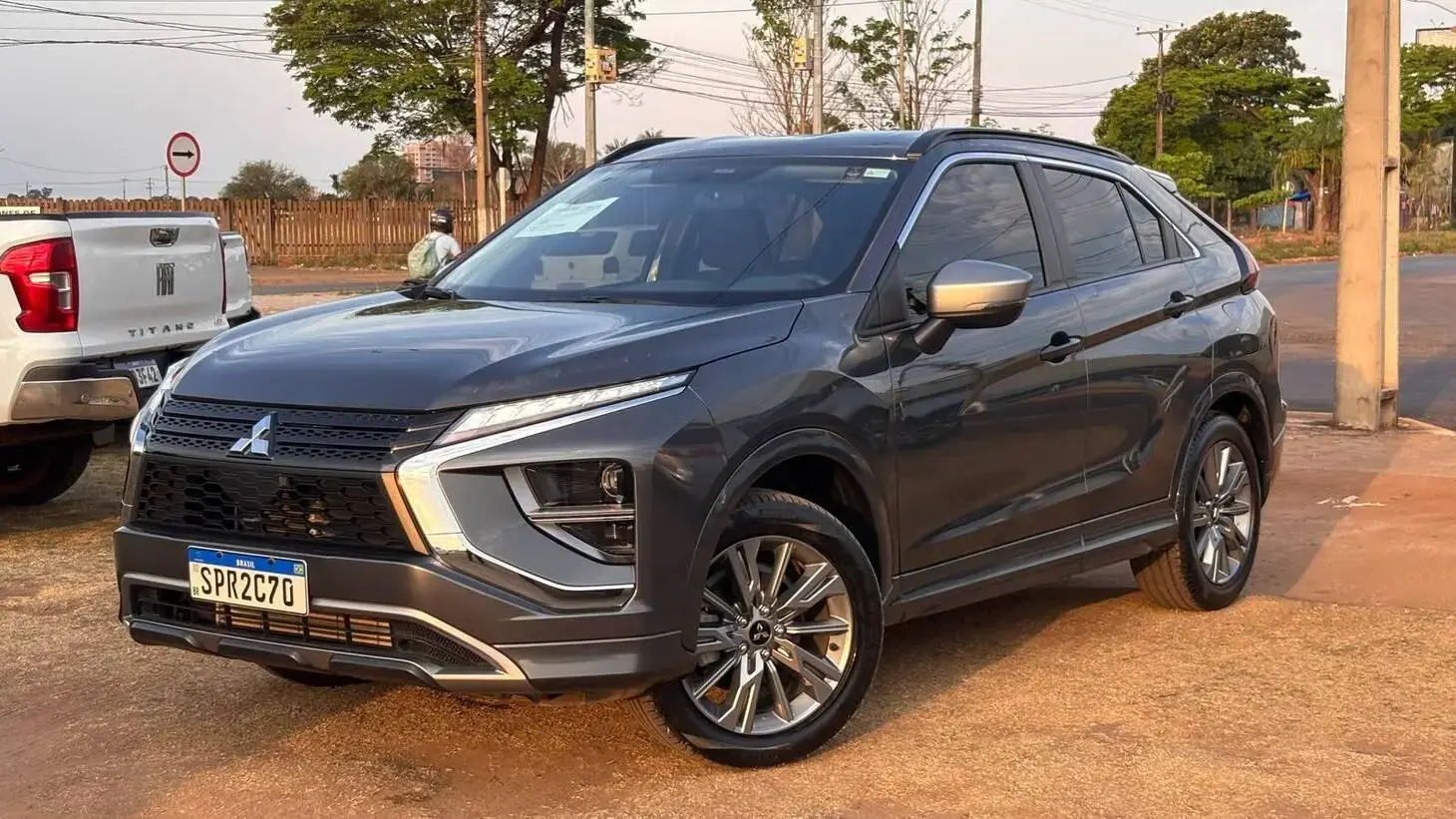 galeria MITSUBISHI ECLIPSE CROSS RUSH