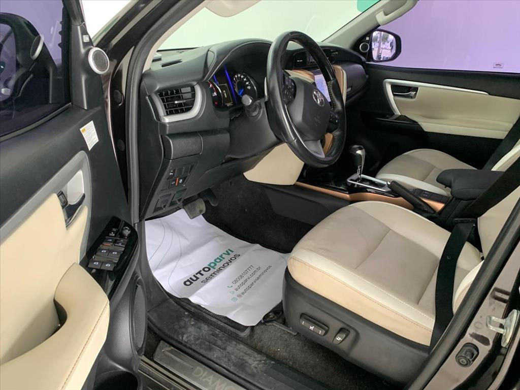 Toyota HILUX SW4