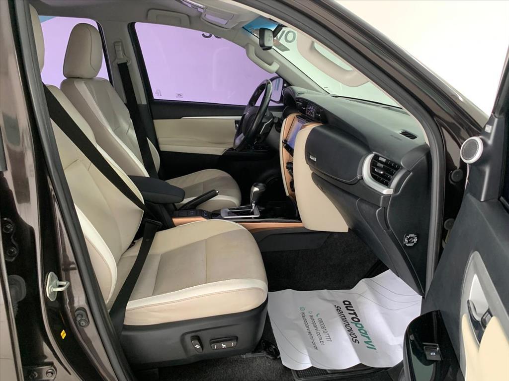 Toyota HILUX SW4