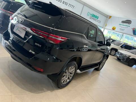Toyota HILUX SW4