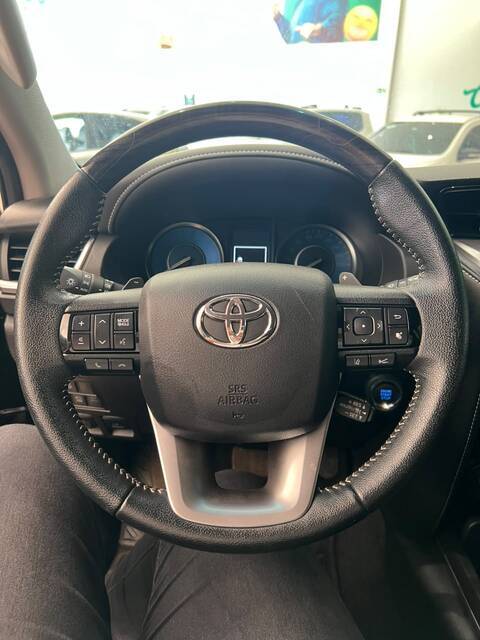 Toyota HILUX SW4