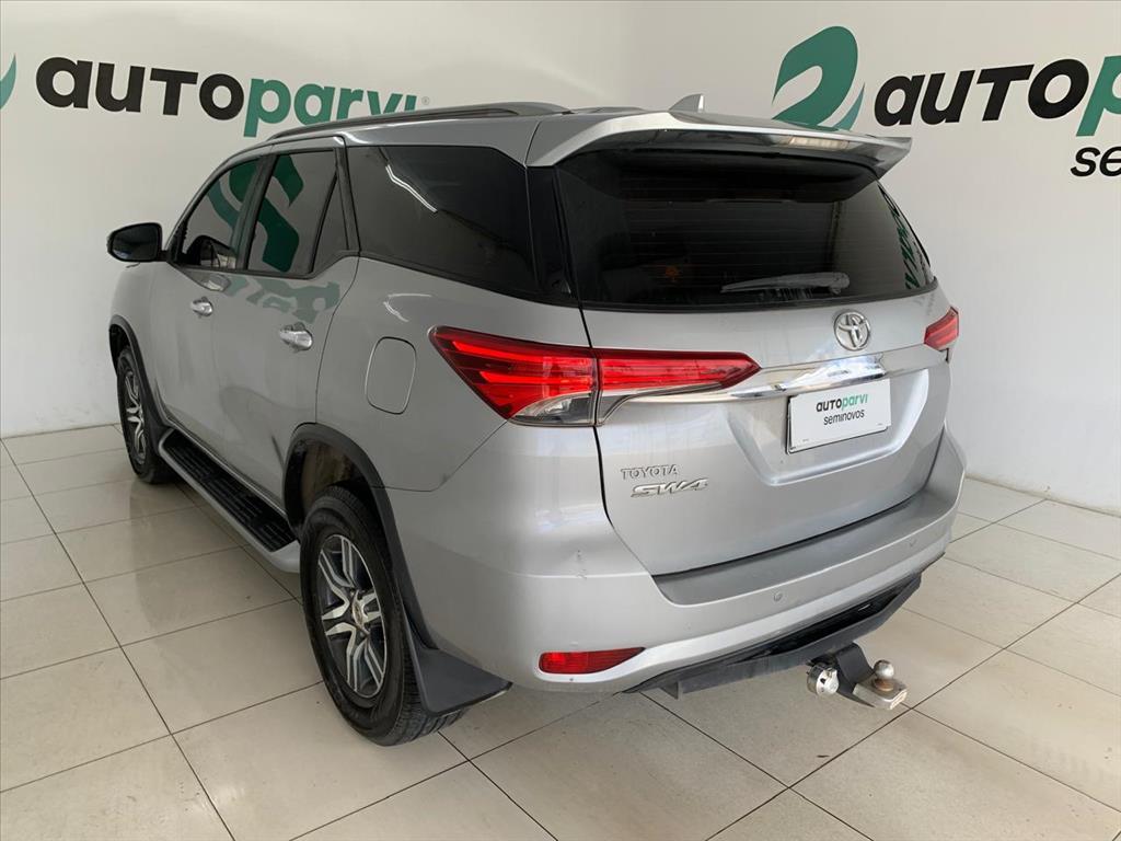 Toyota HILUX SW4