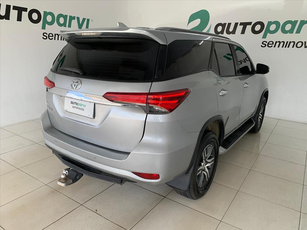 Toyota HILUX SW4