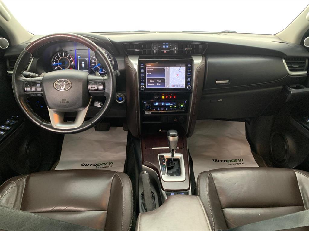 Toyota HILUX SW4
