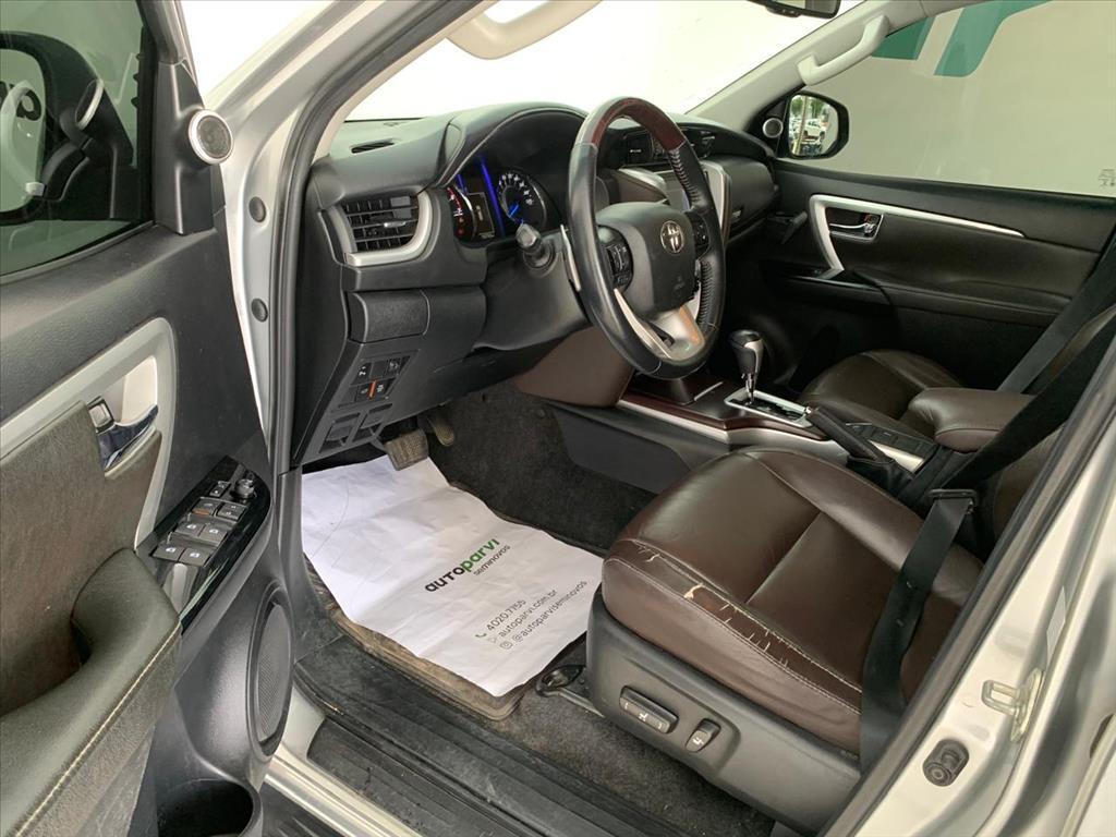 Toyota HILUX SW4