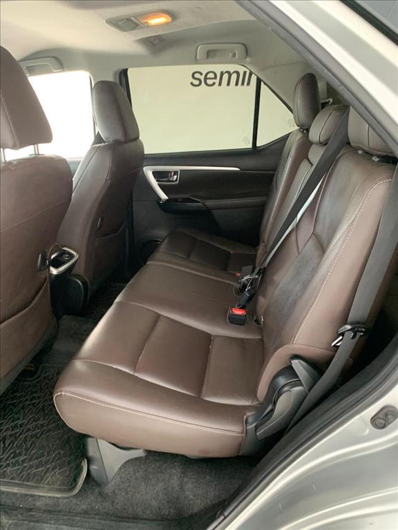 Toyota HILUX SW4