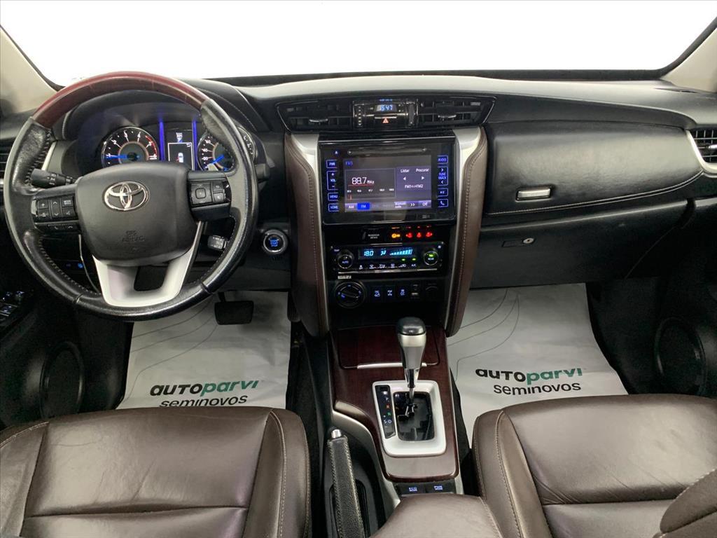 Toyota HILUX SW4