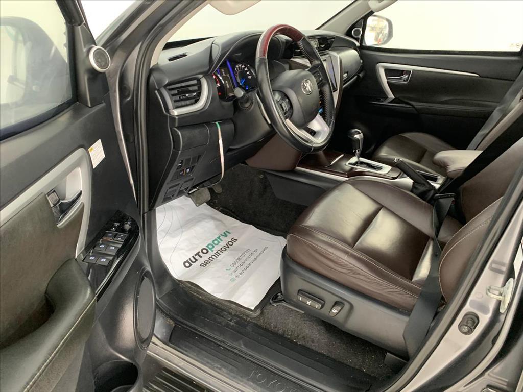 Toyota HILUX SW4