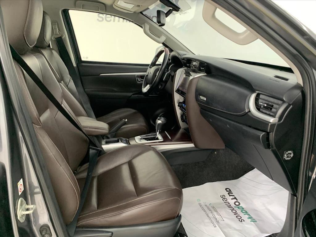 Toyota HILUX SW4