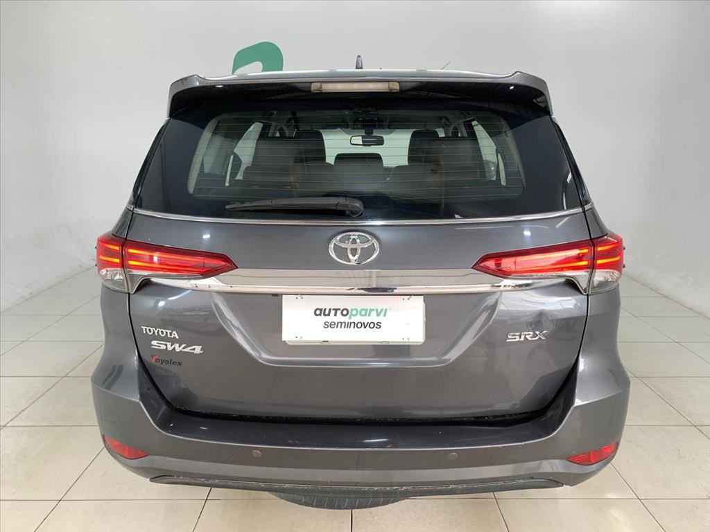 Toyota HILUX SW4