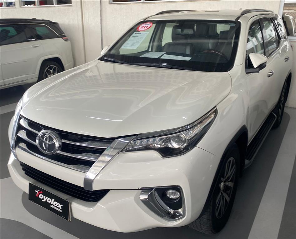 Toyota HILUX SW4