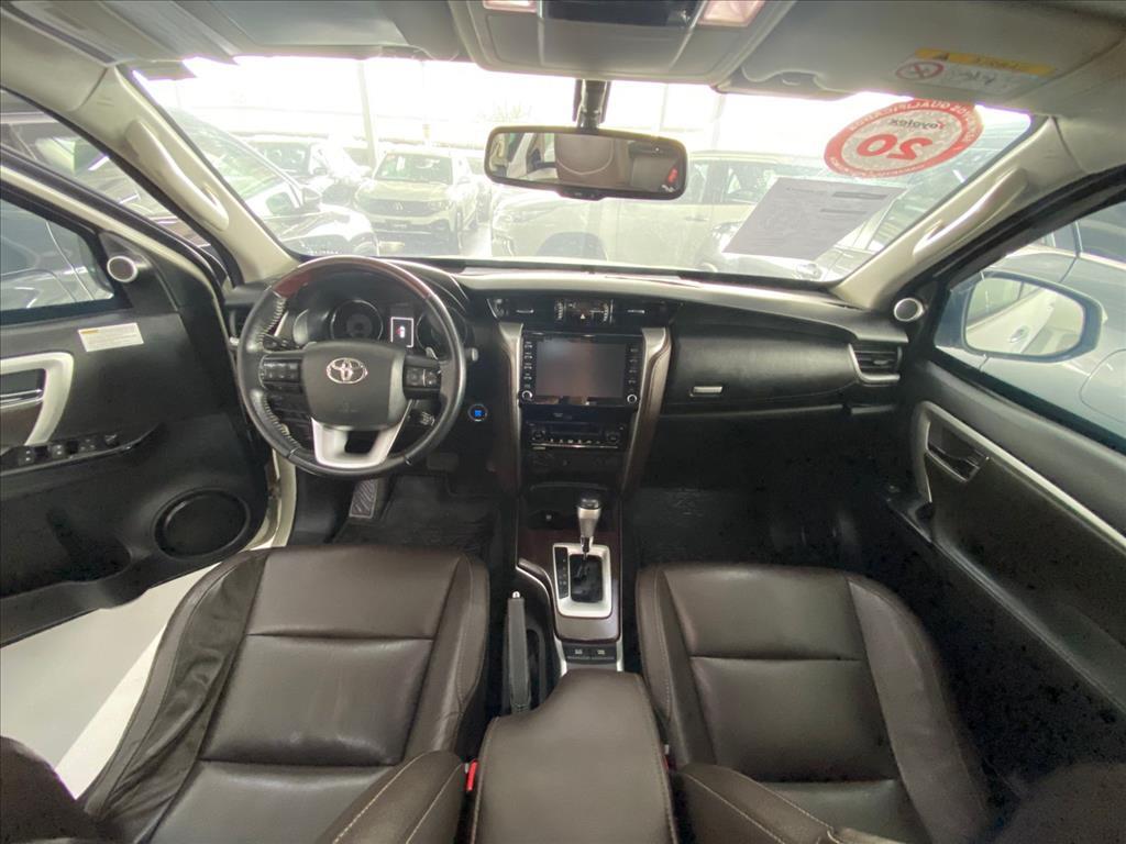 Toyota HILUX SW4
