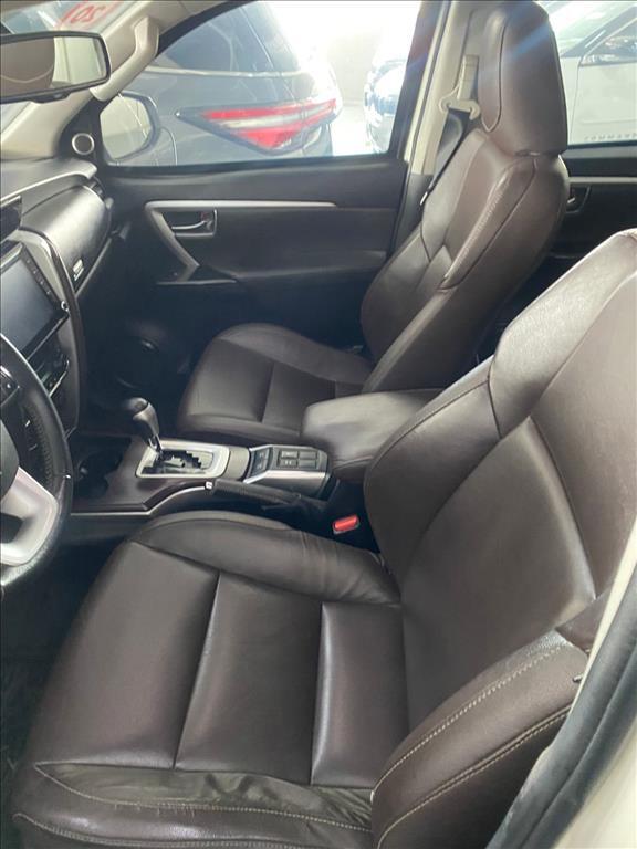 Toyota HILUX SW4