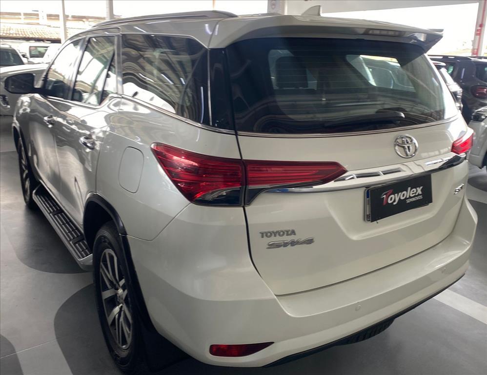 Toyota HILUX SW4