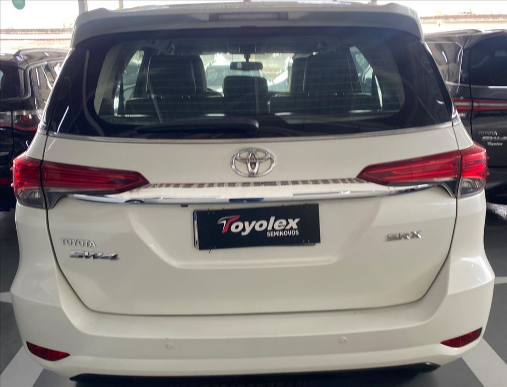 Toyota HILUX SW4