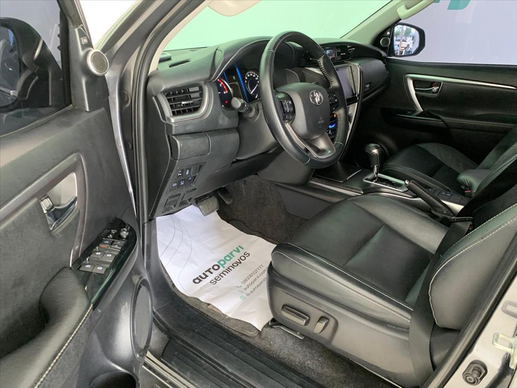 Toyota HILUX SW4