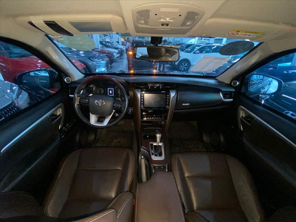 Toyota HILUX SW4