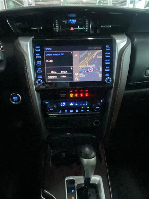 Toyota HILUX SW4