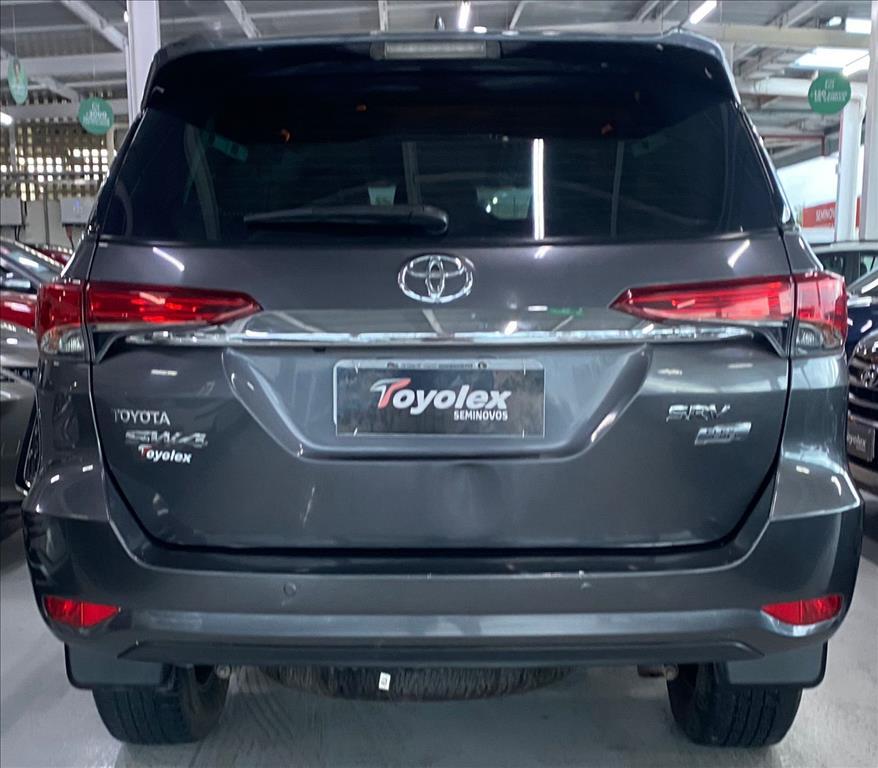 Toyota HILUX SW4