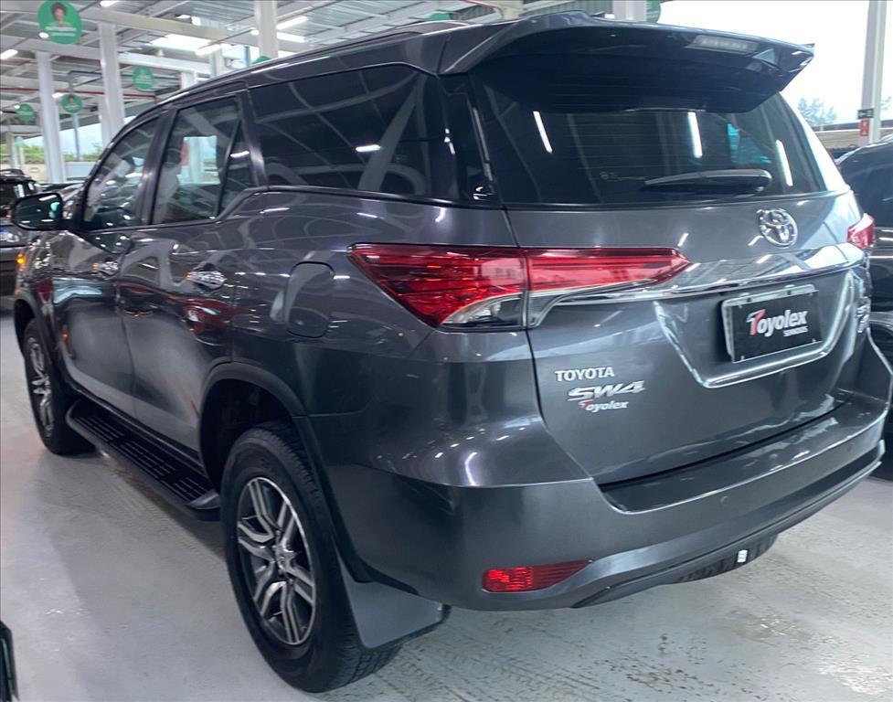 Toyota HILUX SW4