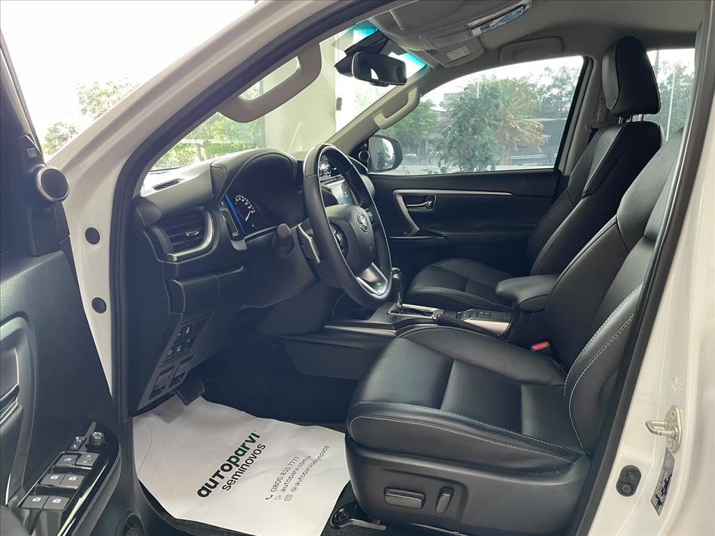 Toyota HILUX SW4