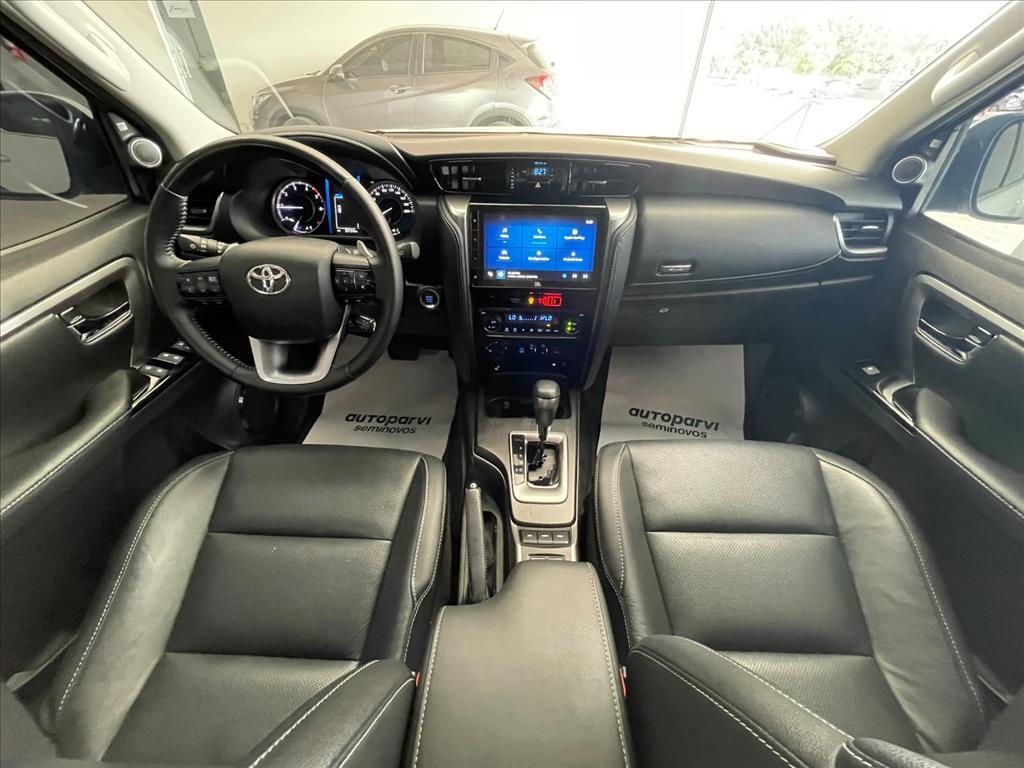 Toyota HILUX SW4