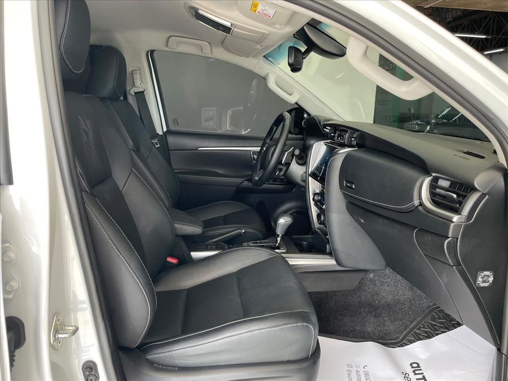 Toyota HILUX SW4