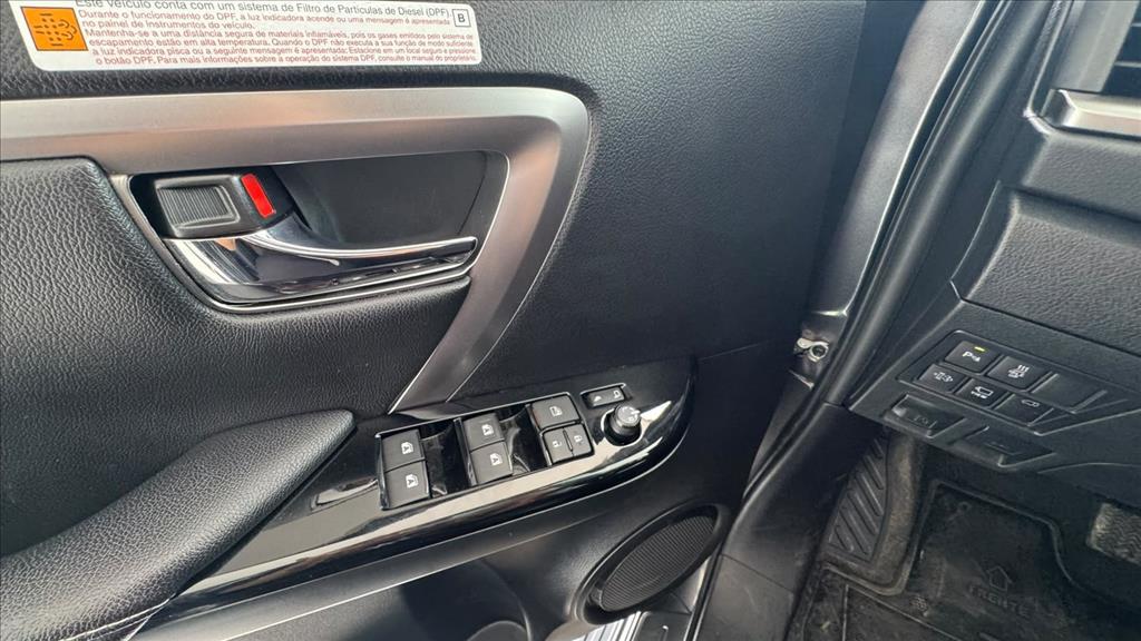 Toyota HILUX SW4
